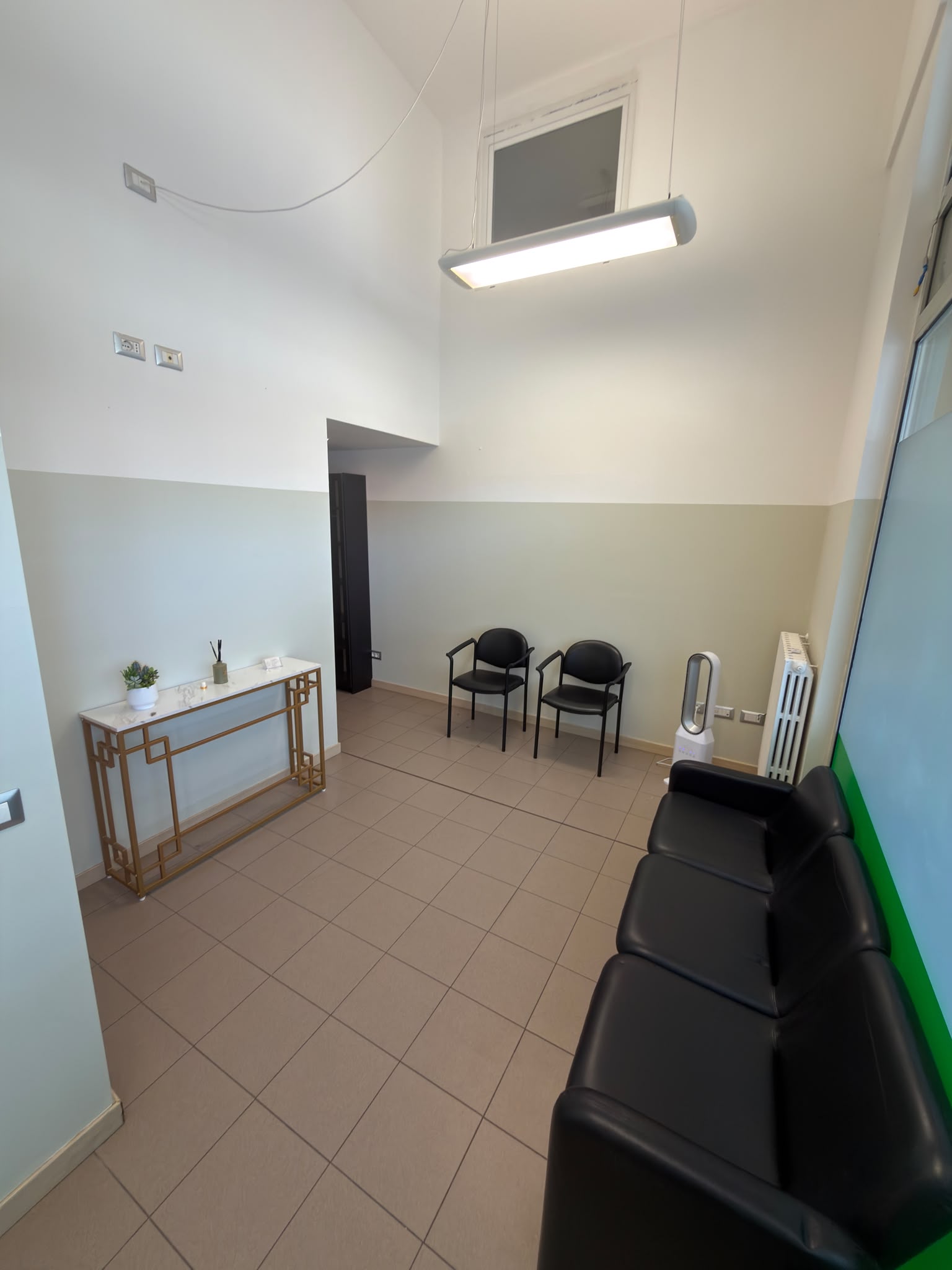 Sala di attesa dello studio a Cerchiate di Pero